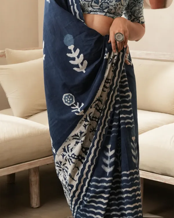 Indigo_Cotton_Parecha_Border_Dabu_Print_Mul_Saree_For_Women